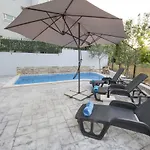 Διαμέρισμα Family Friendly With A Swimming Pool - 14203 *