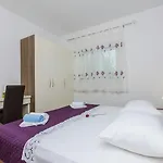 Διαμέρισμα Family Friendly With A Swimming Pool - 14203