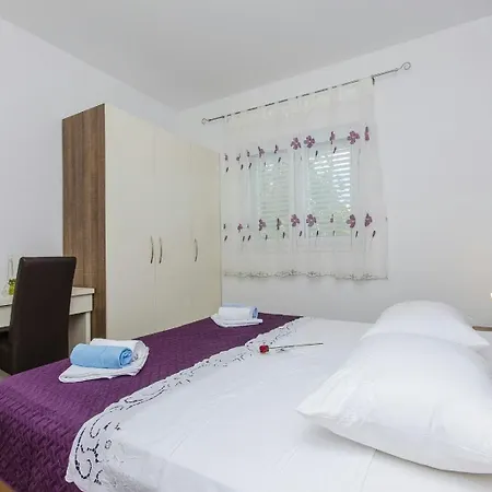 Apartamento Family Friendly With A Swimming Pool - 14203