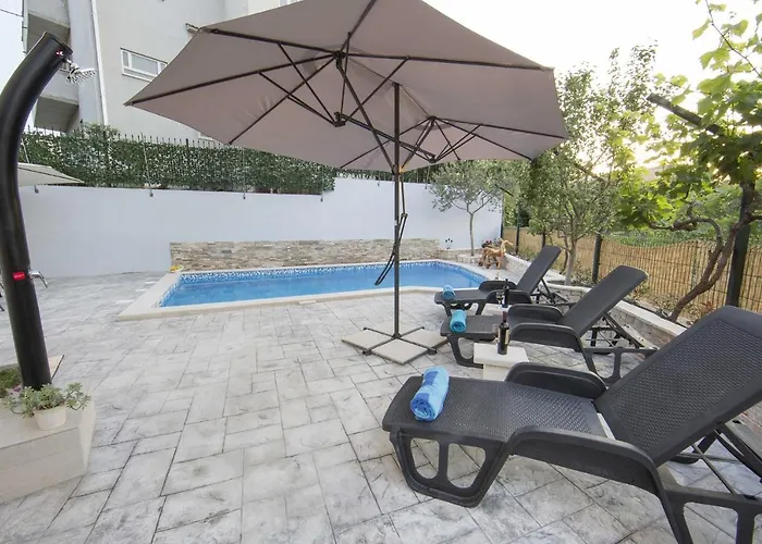 Apartamento Family Friendly With A Swimming Pool - 14203 *