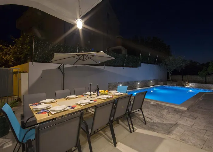 Apartamento Family Friendly With A Swimming Pool - 14203 *