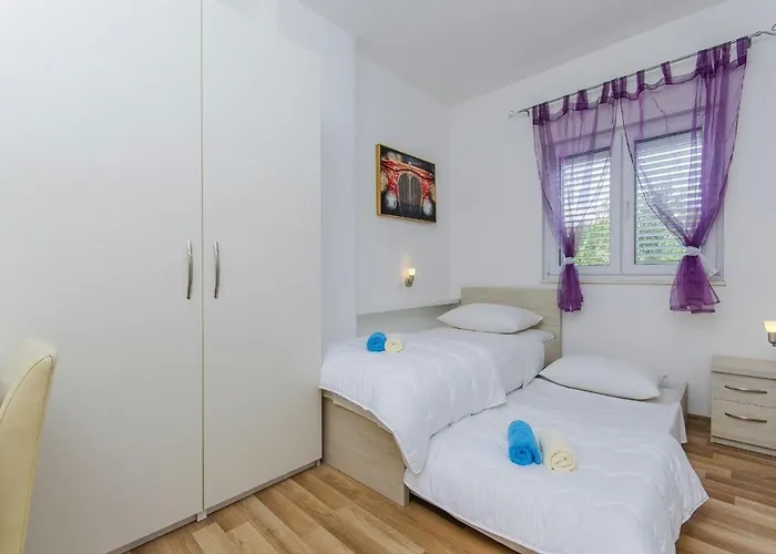 Family Friendly With A Swimming Pool - 14203 Apartman