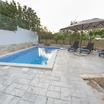 Appartement Family Friendly With A Swimming Pool - 14203 Split