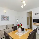 Family Friendly With A Swimming Pool - 14203 Appartement Split
