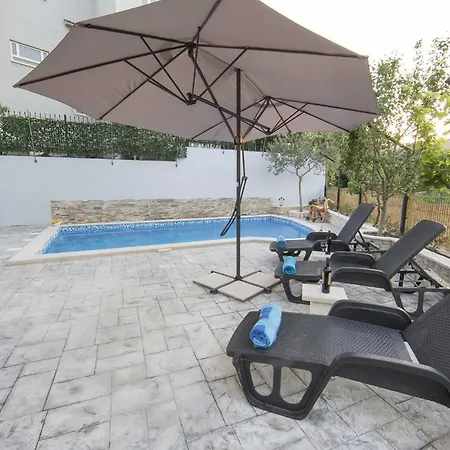 Appartamento Family Friendly With A Swimming Pool - 14203 *