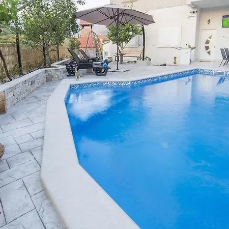 Family Friendly With A Swimming Pool - 14203 * Spalato