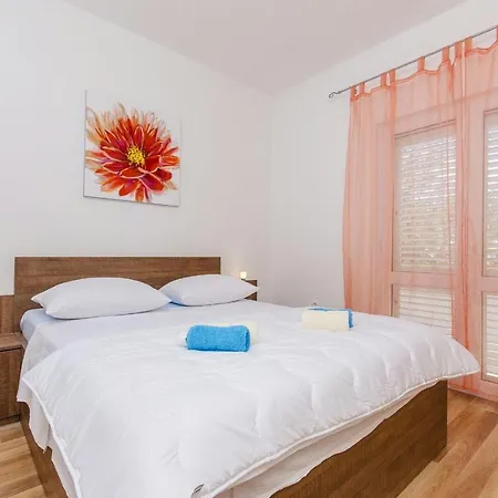 Family Friendly With A Swimming Pool - 14203 Appartamento Spalato