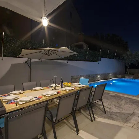 Appartement Family Friendly With A Swimming Pool - 14203 *