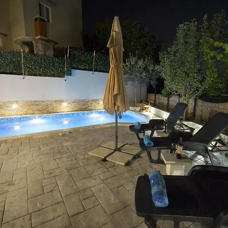Family Friendly With A Swimming Pool - 14203 Appartement Split